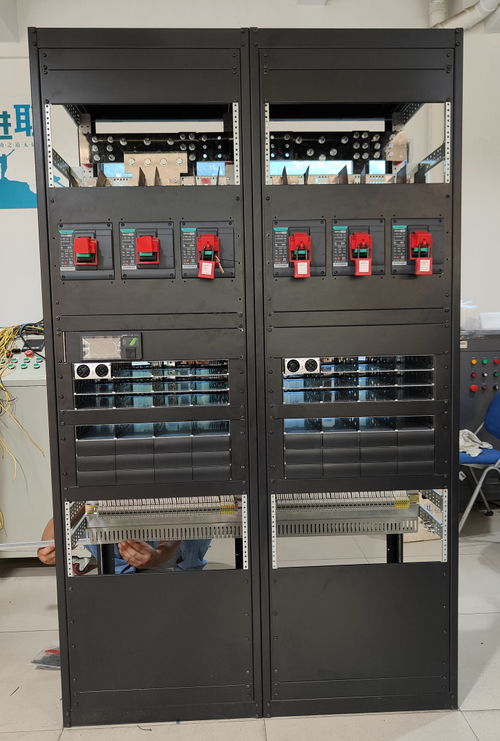 ultimo caso aziendale circa Grandi sistemi con 2 baie per Data Center