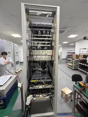 Alimentazione Modulare ad Alta Densità: Convertitore Bidirezionale Hot Swappable CE+T Sierra 25 Sierra 25-110/230-277 T724D50000