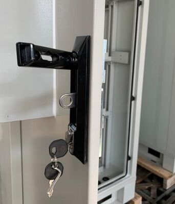 Custodia antifurto per armadietto per telecomunicazioni da esterno con serratura a tre punti 30U 40U su misura per apparecchiature di rete